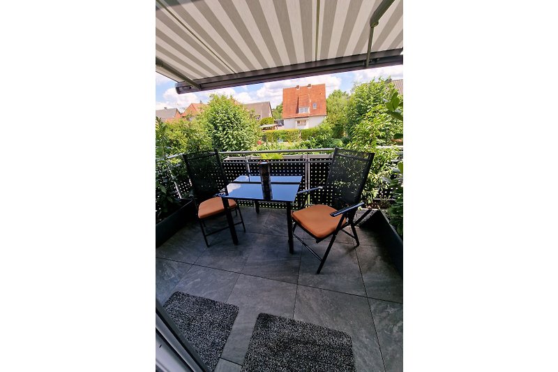 Balkon (   mit 4Personen Bestuhlung )  Aussicht in den Garten -Südseite  für schöne Sonnenstunden