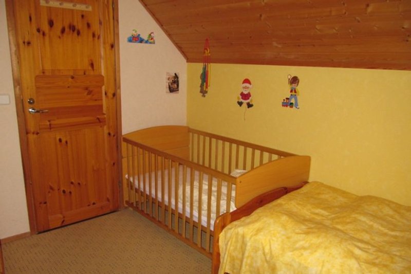 Sypialnia 2 łóżeczko dziecięce