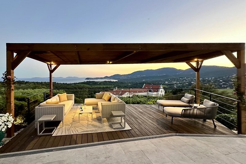 Panorama Outdoor Lounge