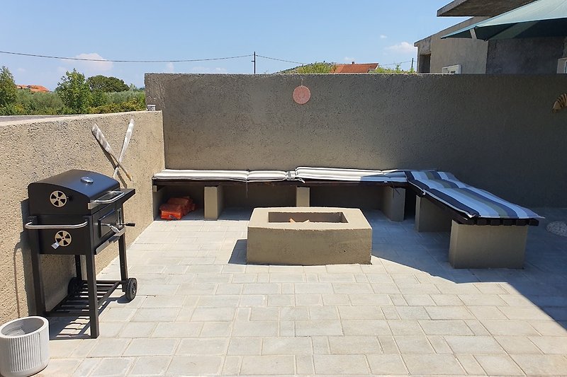 Fire Pit and Barbeque Area