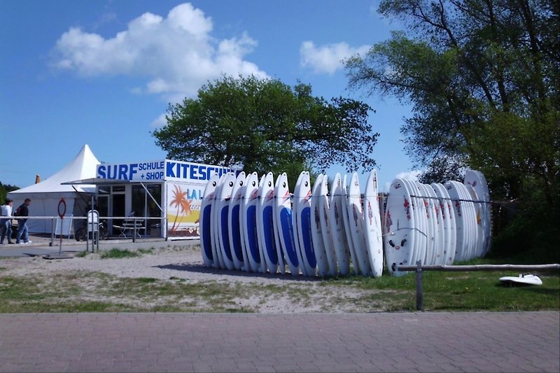 Sportstrand mit Kite- und Surfschule gleich nebenan