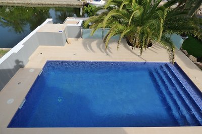Moderne Villa mit Pool CAP RAS