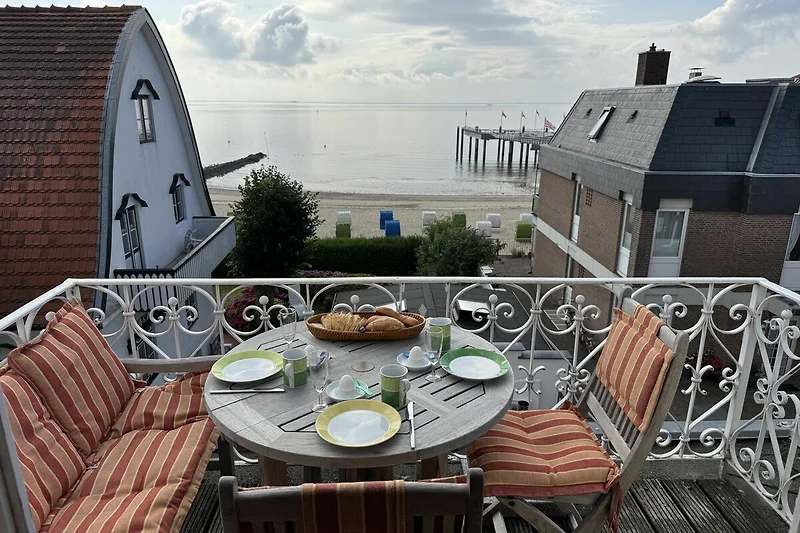 Balkon mit Blick zum Meer