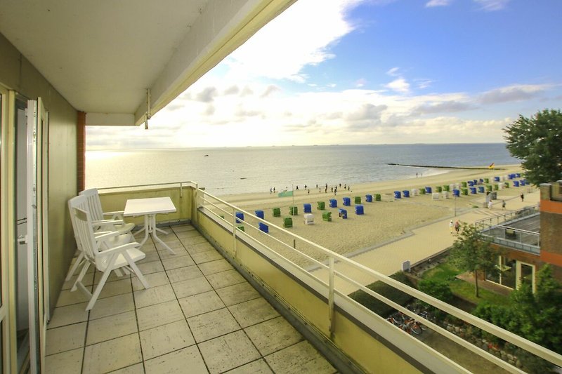 Balkon mit Blick zum Meer