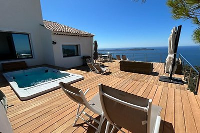 Villa Vue Mer 180°- Vue exceptionnelle Mer– Bassin de Nage – Proche Plage Almanarre