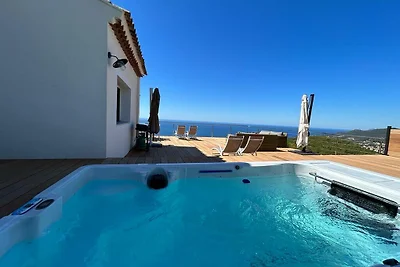 Villa Vue Mer 180°- Vue exceptionnelle Mer– Bassin de Nage – Proche Plage Almanarre