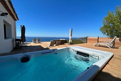 Villa Vue Mer 180°- Vue exceptionnelle Mer– Bassin de Nage – Proche Plage Almanarre