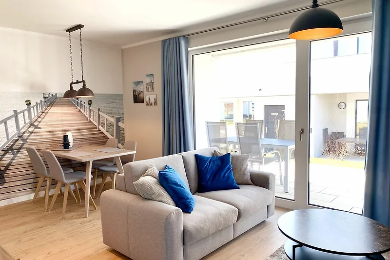Wohnzimmer mit Essbereich