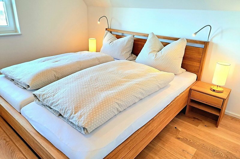 Schlafzimmer 2 mit Doppelbett 1,80 x 2,00m
