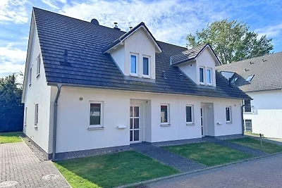 Moderne Haushälfte mit drei Schlafzimmern und...