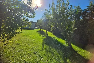 Idyllisches kleines Ferienhaus am Hochufer vo...