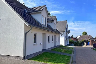 Moderne Haushälfte mit drei Schlafzimmern und...