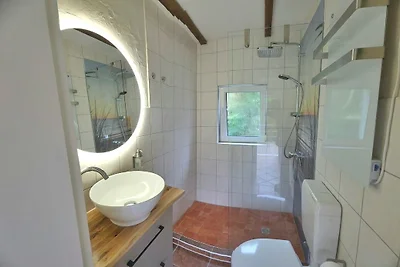 Idyllisches kleines Ferienhaus am Hochufer vo...
