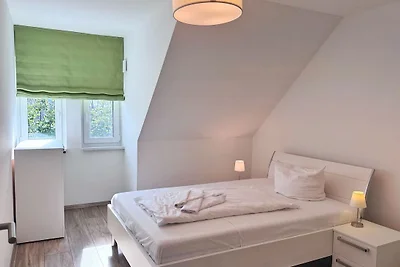 Moderne Haushälfte mit drei Schlafzimmern und...
