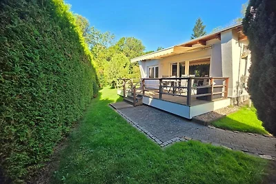 Idyllisches kleines Ferienhaus am Hochufer vo...