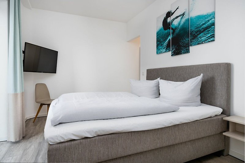 Schlafbereich mit Doppelbett, Flatscreen-TV