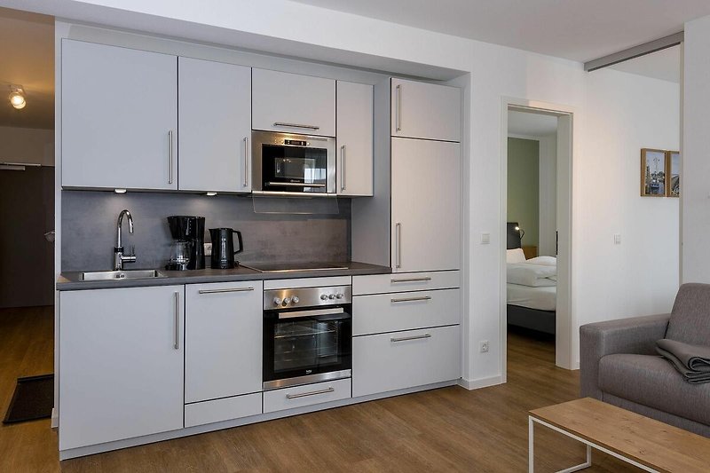 Küchenzeile mit Backofen