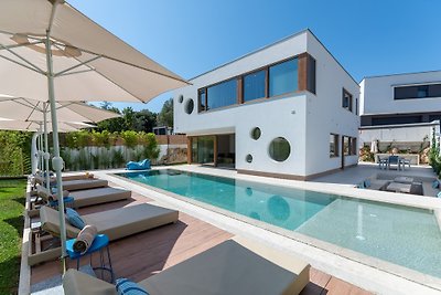 Villa near beach wih 12 meters pool