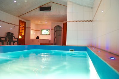 *****Luxury pool holiday home