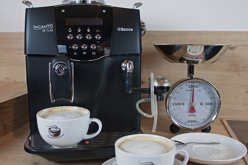 Kaffeevollautomat mit italienischen Espressobohnen inklusive