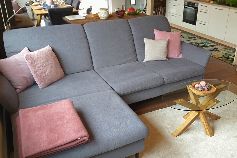 Gemütliche Couch mit Liegefläche