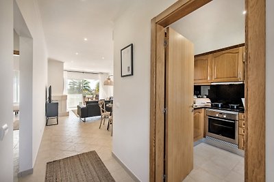 Luxurious First Floor Apartment