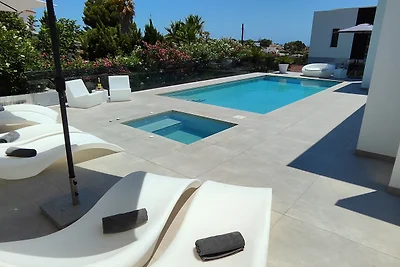 Villa White Flamingo