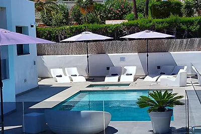 Villa White Flamingo