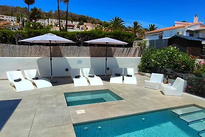 Villa White Flamingo