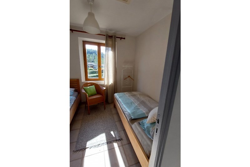 Schlafzimmer, OG mit 2 Betten, 90 x 200 cm