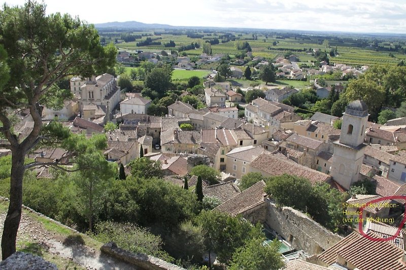 das Dorf Boulbon von der Burg aus gesehen