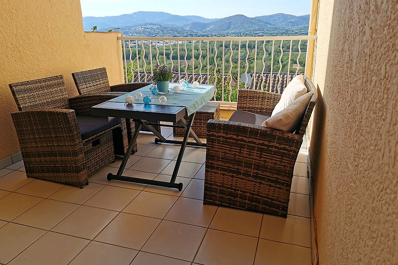 hintere Terrasse / Loggia