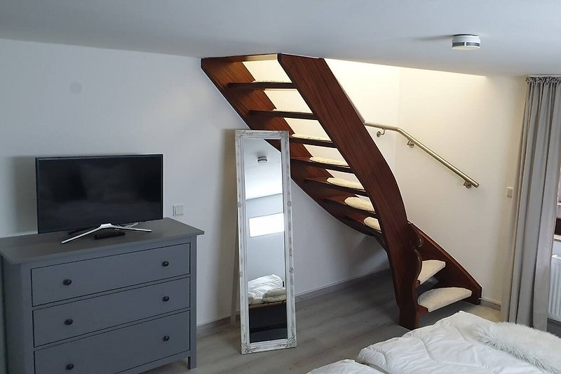 Treppe Schlafzimmer (im Souterrain) zum Wohnbereich