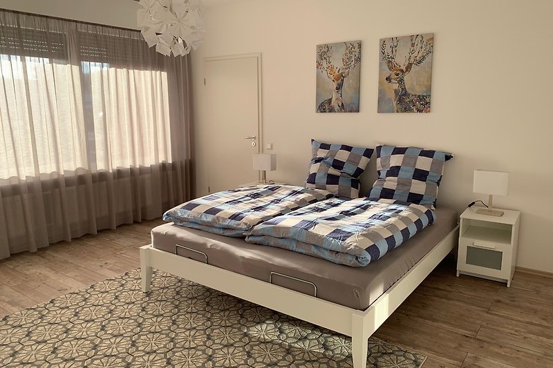 Schlafzimmer mit Doppelbett (180 x 200)