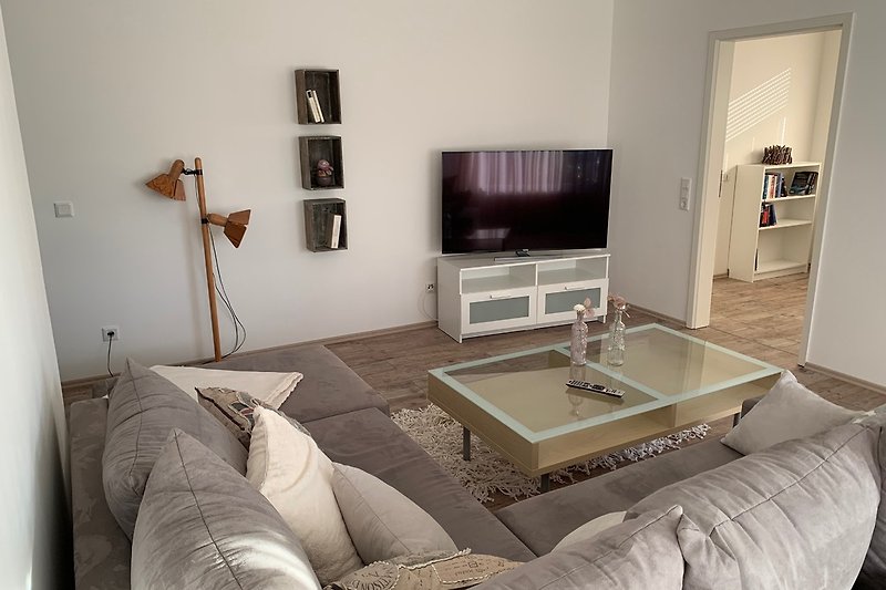 Wohnzimmer mit Flatsceen-TV