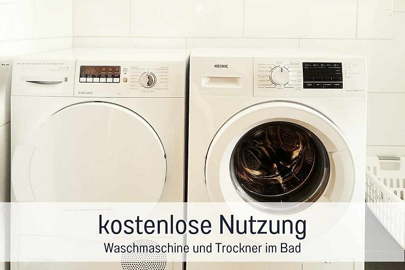 Moderne Waschküche mit Wäschmaschine und Trockner. #Wäschepflege #Haushalt