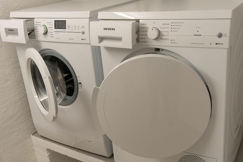 Eine Waschmaschine sowie ein Wäschetrockner stehen Ihnen ebenfalls zur Verfügung.