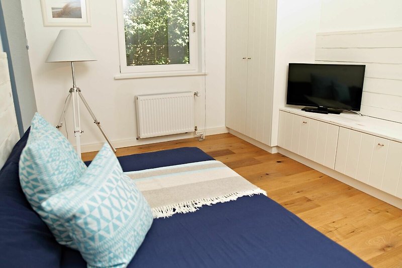 Das Einzelbettzimmer verfügt über einen eigenen Smart-TV.