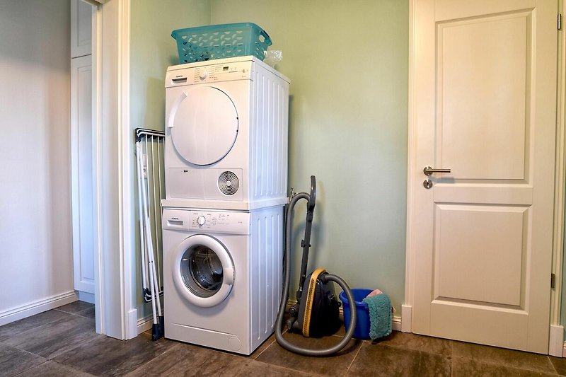 Auch eine Waschmaschine und ein Trockner stehen Ihnen während Ihres Aufenthaltes zur Verfügung.