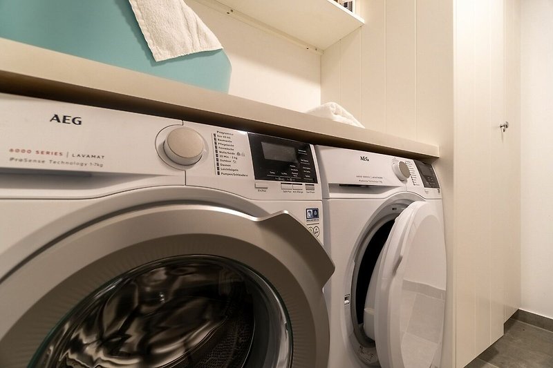 Im Lottas Hüs stehen Ihnen eine Waschmaschine und ein Trockner zur Verfügung. Ebenso gibt es einen Wäscheständer.