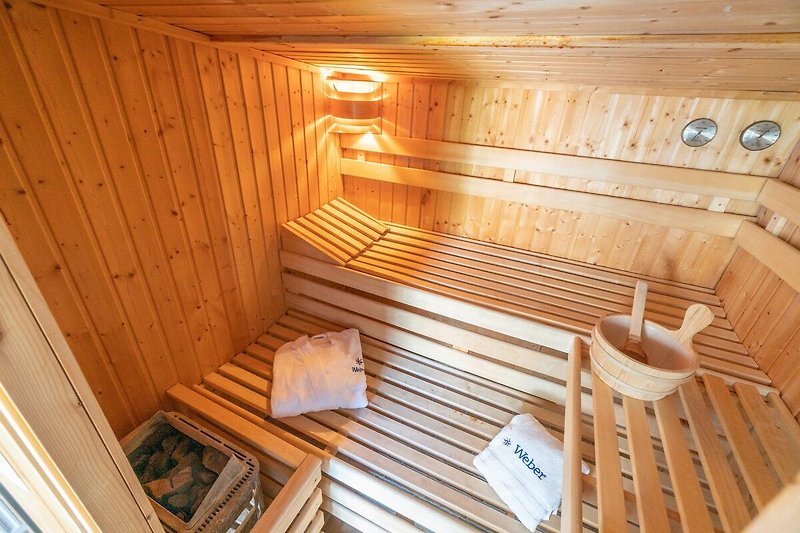Entspannen Sie in der hauseigenen Sauna!