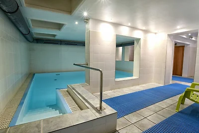 La temperatura dell'acqua è di piacevoli 29°C. La temperatura dell'acqua è di piacevoli 29°C.