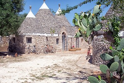 Trulli mit Pool im im Itria Tal