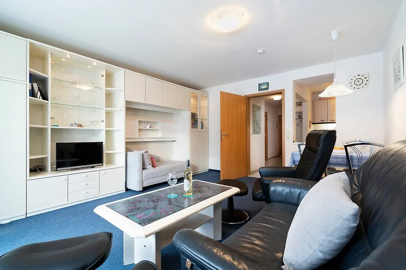 Wohnzimmer, Fernseher, Couch, Sofa, Esstisch, Sitzecke