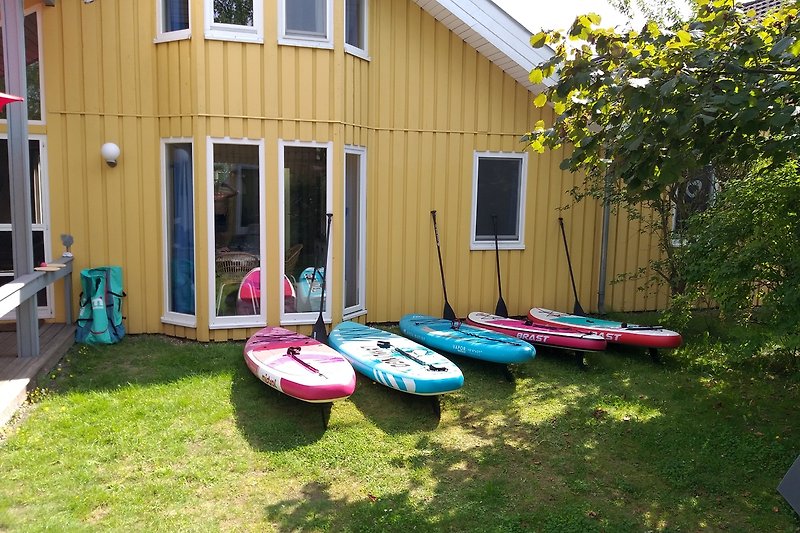 Gemütliches Ferienhaus am See mit vielen Wassersportmöglichkeiten