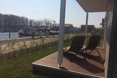 Eckapartment mit 2 Terrassen mit Parkplatz am...