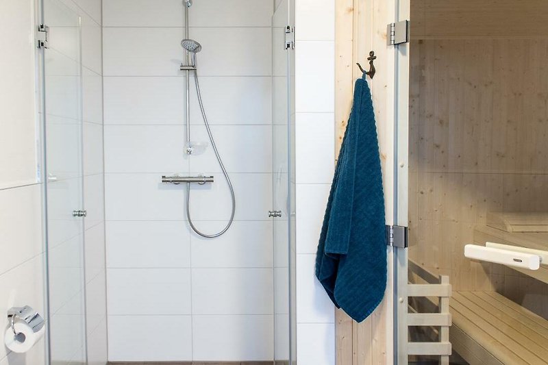 Auszeit im Sielhuus - Deine Ferien - Badezimmer1 mit ebenerdiger Dusche