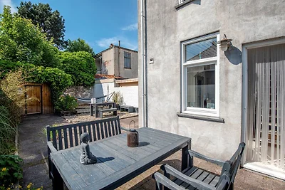SALZ Ferienhaus, Garten & Parkplatz