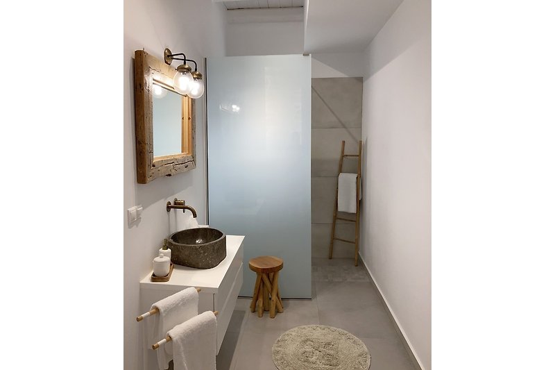 Villa Levanta geräumige Badezimmer