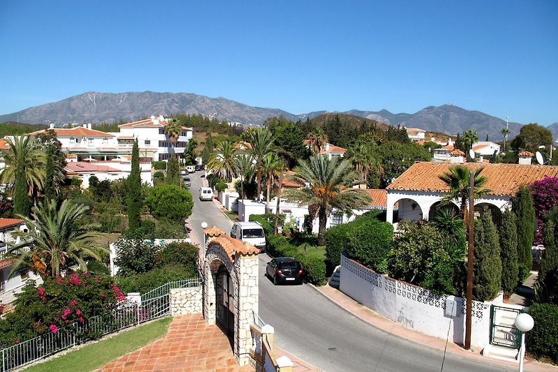 Blick über El Faro zur Sierra de Mijas